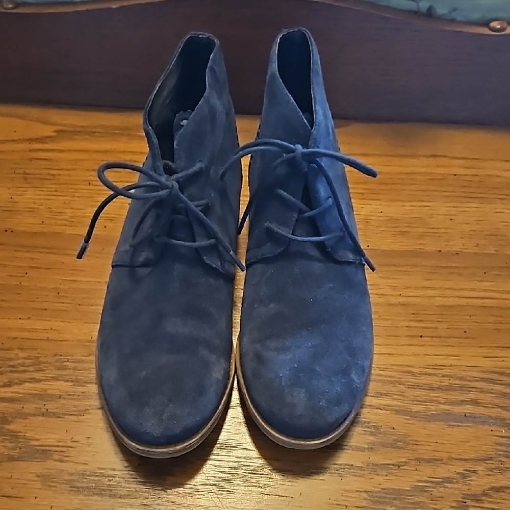 Chic Blue Suede Lace-Up Boots